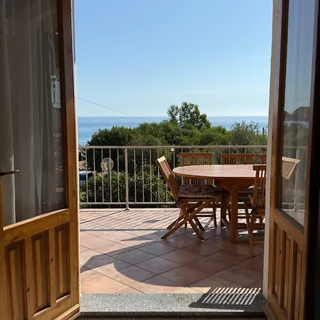 Daire Luxury House Front *