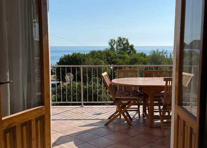 Daire Luxury House Front *